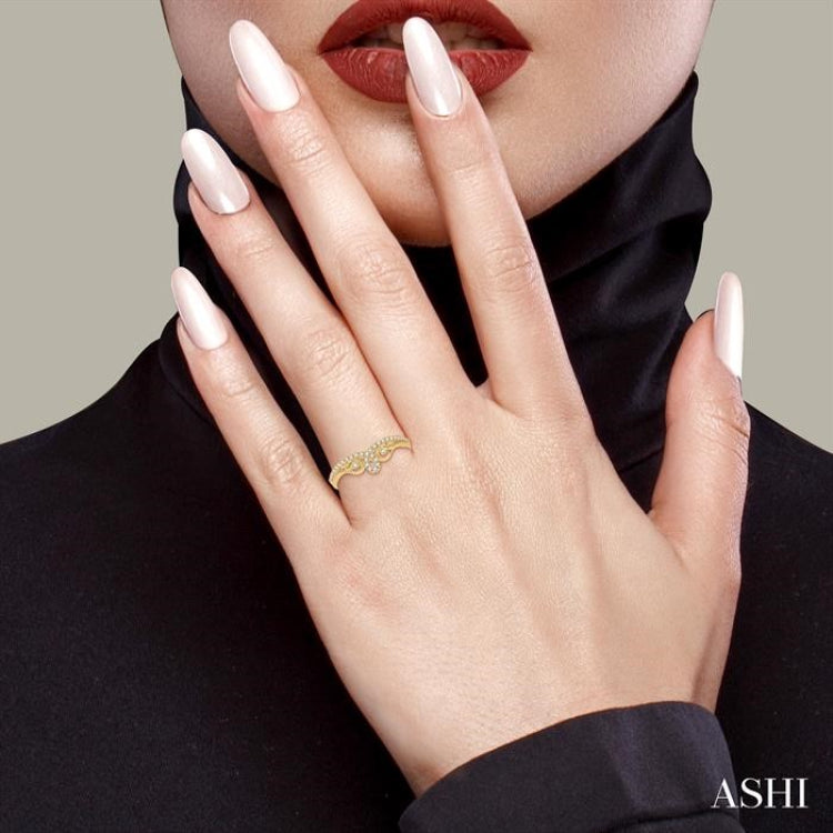 1/6 ctw Chevron Loop Lattice Round Cut Diamond Wedding Band in 14K Yellow Gold