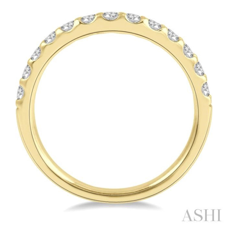 1/2 ctw Arched Center Round Cut Diamond Wedding Band in 14K Yellow Gold