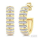 1/4 Ctw Ribbed Round Cut Diamond Half Hoop Earring in 14K Yellow Gold